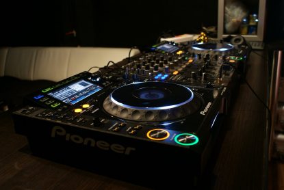 Practice your best DJ sets