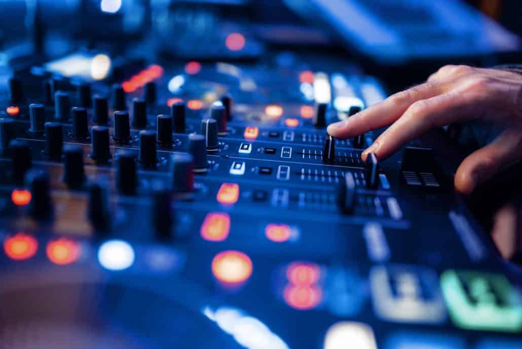 Harmonic DJ mixing