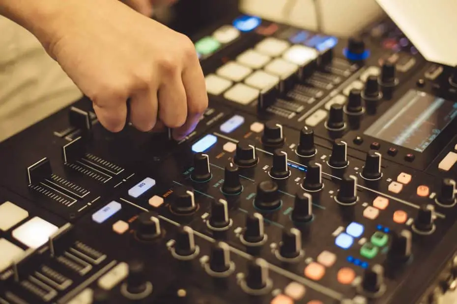 Mix in key with Harmonic Mixing How to DJ with Harmonic keys