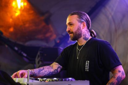 steve angello dj without headphones