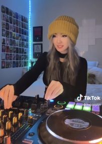 Livestream on TikTok for DJs